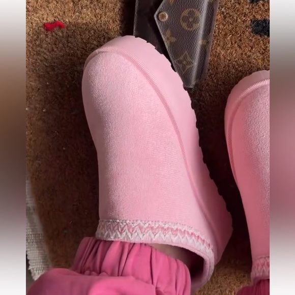 forever Shoes - Cozy Pink Womens Slip-On platform Shoes 6.5